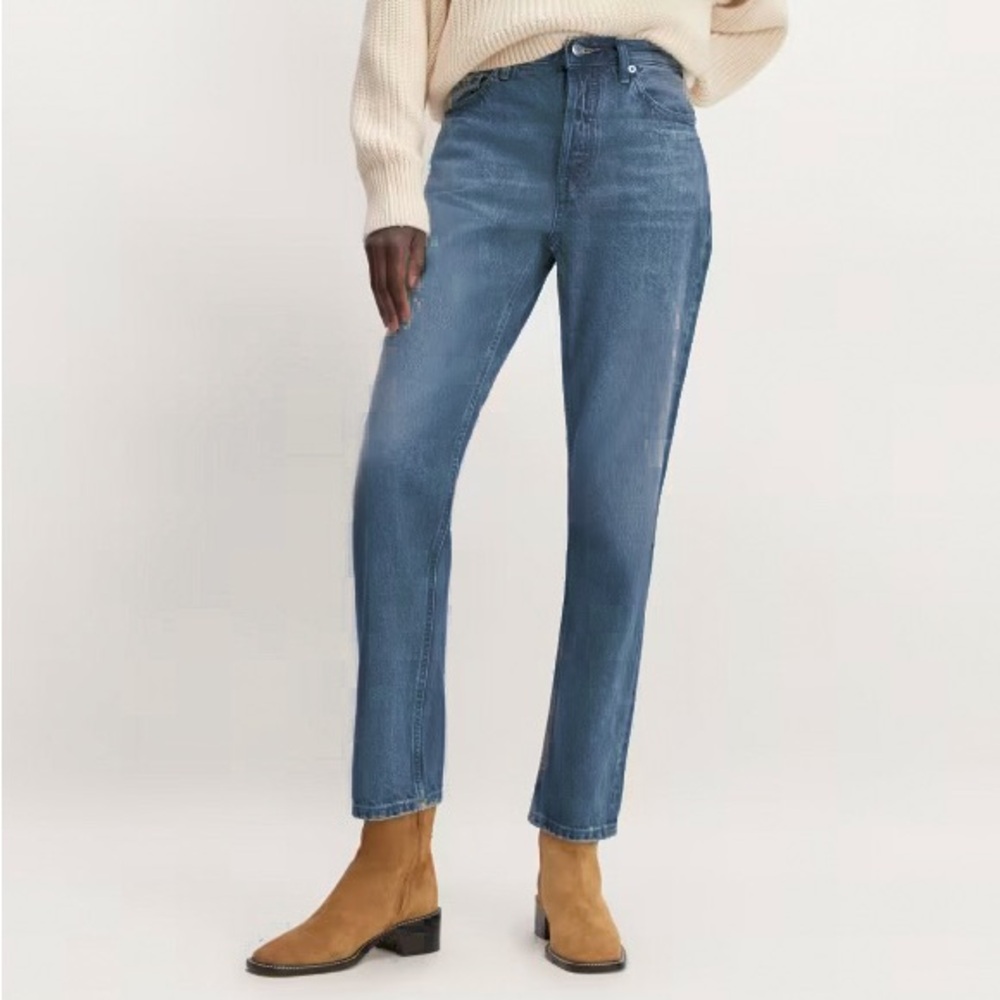Everlane The ’90s Cheeky Jean in Vintage Mid Blue - Size 25 Regular - 28” Inseam